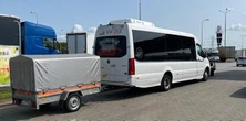 Przewoził busem 14 osób, był kompletnie pijany. Po zatrzymaniu miał dla policjantów propozycję