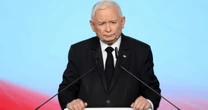 "Stan Wyjątkowy". Kaczyński obawia się Mentzena. PiS szykuje się na zmiany w Konfederacji