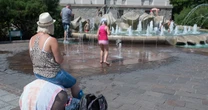 Kąpiel w fontannie dla ochłody. W gratisie gronkowiec, grzybica i inne zakażenia