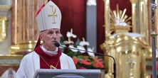 Złożył rezygnację na ręce papieża. Biskup radomski o poważnych zarzutach wobec duchownego