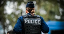 Strzały na komisariacie w Paryżu. Aresztowany wyrwał policjantowi służbową broń