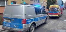 Płacz zza ściany seniorki w Kętach. Ratownicy weszli przez balkon