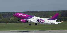 Wizz Air zawiesza osiem tras z Polski. Zmian w zimowym rozkładzie lotów jest znacznie więcej, w tym nowe kierunki lotów