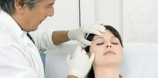 Botoks ma konkurencję? Dermatolog wyjaśnia, które metody odmładzania działają