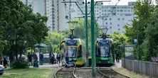 Szokujący wypadek w Poznaniu. Staruszka wypadła z jadącego tramwaju. Motornicza pojechała dalej