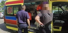 4-latek bez koszulki sam spacerował po ulicy. Taksówkarz natychmiast chwycił za telefon