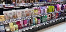 Te perfumy kosztują prawie 560 zł. Rossmann przecenił zamiennik na 23 zł