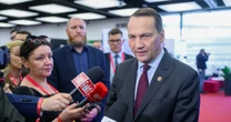 Radosław Sikorski: Władimir Putin bawi się z Trumpem w kotka i myszkę