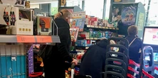 "Wojenny" asortyment w Biedronce. Leżą całe stosy