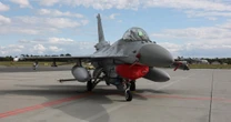 Problemy pilotów F-16. Ekspert o kryzysie i patologiach w wojsku. "Zaczęli głośno krzyczeć"