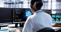 "Kognitywne zadłużenie". Osoby wykorzystujące AI szkodzą swojej kreatywności i pamięci. Nowe badanie Massachusetts Institute of Technology