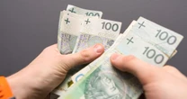 Dzięki jednej zasadzie z łatwością oszczędzisz tyle, ile potrzebujesz. Ta prosta metoda nie wyklucza wydatków na przyjemności