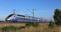Polak przejechał 500 km, trzymając się superszybkiego pociągu TGV. "Prawdziwy cud"