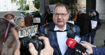 Incydent na placu Zamkowym po uroczystości z Karolem Nawrockim. Rozległy się gwizdy