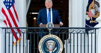 Prezydent Donald Trump na tropie spisku. Pisze o "mechanicznym długopisie"