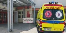 NFZ odmówił transportu ciężko chorej dwuletniej dziewczynki? "Rodzice pod ścianą. Nieludzkie"