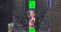 Ewa Farna na nowojorskim Time Square. Spotify promuje równość
