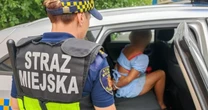 Auto bujało się od krawężnika do krawężnika. Z tyłu leżała butelka wódki