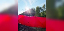 17-latek wszedł na wagon pociągu. Nagle rozegrał się dramat. Chłopak nie żyje