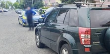Ojciec chciał pokazać synowi, jak się parkuje poprawnie. Obaj byli pijani