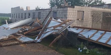 Tragiczny finał burzy na Mazowszu. Seniorkę ranił zerwany dach
