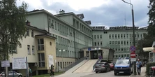 Tragedia przed świtem w jasielskim szpitalu. Starsza pacjentka wypadła z balkonu