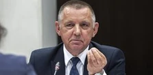 Banaś rozdał swoim ludziom w pandemii 22 miliony złotych. Kwoty nagród robią wrażenie