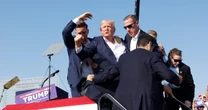 "Krzyczeliśmy do policjantów: »hej, tam jest facet z karabinem«. Ale oni tylko na nas spojrzeli". Niejasne okoliczności próby zamachu na Donalda Trumpa. Amerykanie wściekli