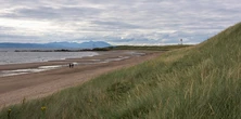 Makabryczne odkrycie na plaży. Wśród wodorostów odnalazł... ludzką nogę