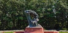 Koncerty Chopinowskie wracają do Łazienek Królewskich. Sto lat od odsłonięcia pomnika