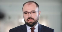 Poseł PiS o nieprawidłowościach w tłumaczeniach Nawrockiego. "Detale bez znaczenia"
