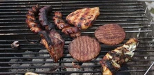 Przebadali burgery z popularnych dyskontów. Strach po nie sięgać