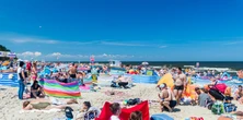 Jedziesz na wakacje nad Bałtykiem? Tego nie rób na plaży. Grozi mandat w wysokości 500 zł