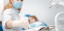 Wybierając się do dentysty, można przeżyć szok. Oto przyczyny