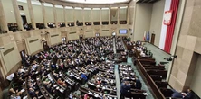 Koniec ściemy w ogłoszeniach o pracy? Sejm przyjął nowe przepisy