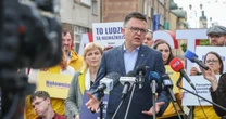 Szymon Hołownia komentuje "aferę reklamową". "Trzaskowski powinien to potępić" [RELACJA NA ŻYWO]