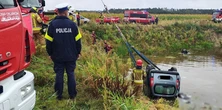 Zanurzony citroen i dwa ciała. Makabryczne odkrycie w stawie w Drobnicach