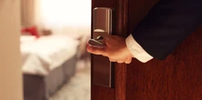 Oto największe zagrożenia dla zdrowia w pokojach hotelowych. Mikrobiolog ostrzega