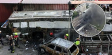 Piekło w sercu metropolii. Autobus stanął w płomieniach po zderzeniu z pociągiem. Są zabici i ranni
