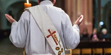 Rekordowe wydatki na księży. Fundusz Kościelny najwyższy w historii