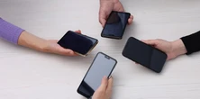 Smartfony do 1000 zł z dużym ekranem. Odpowiednie dla seniora