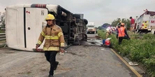 Katastrofa na popularnej trasie wakacyjnej. Autokar runął na zakręcie. 11 osób nie żyje
