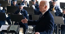 "On symbolizuje przeszłość partii, a nie przyszłość". Joe Biden zapowiada powrót, Demokraci mają mieszane uczucia