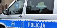 Kierowca przyjechał do sklepu i zrobił zakupy. Dopiero przy kasie poinformował o nietypowym wypadku