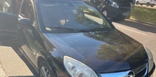 Czarny Opel przykuł uwagę policji. Mundurowi oniemieli, gdy zajrzeli do bagażnika