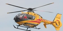 Groza w Prudniku. Półtoraroczne dziecko wypadło z okna na pierwszym piętrze