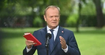 Donald Tusk jasno o protestach wyborczych. Miał ze sobą konstytucję