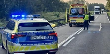 Emeryta na rowerze staranował dostawczak. Senior nie żyje. Tragedia pod Słupskiem