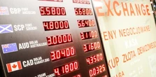 Kursy walut 22 października 2025. Co się dzieje ze złotym? Po ile jest frank, dolar i euro?