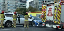Potężny trzask na Wołoskiej. Strażacy przybiegli pieszo ratować ofiary